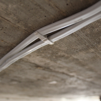 Uchwyt wciskany podtynkowy dla kabli od 3x1,5 do 4x2,5 podwójny - nylon bez halogenu  /opk=100szt./ 1TPIFD CELO (1TPIFD)